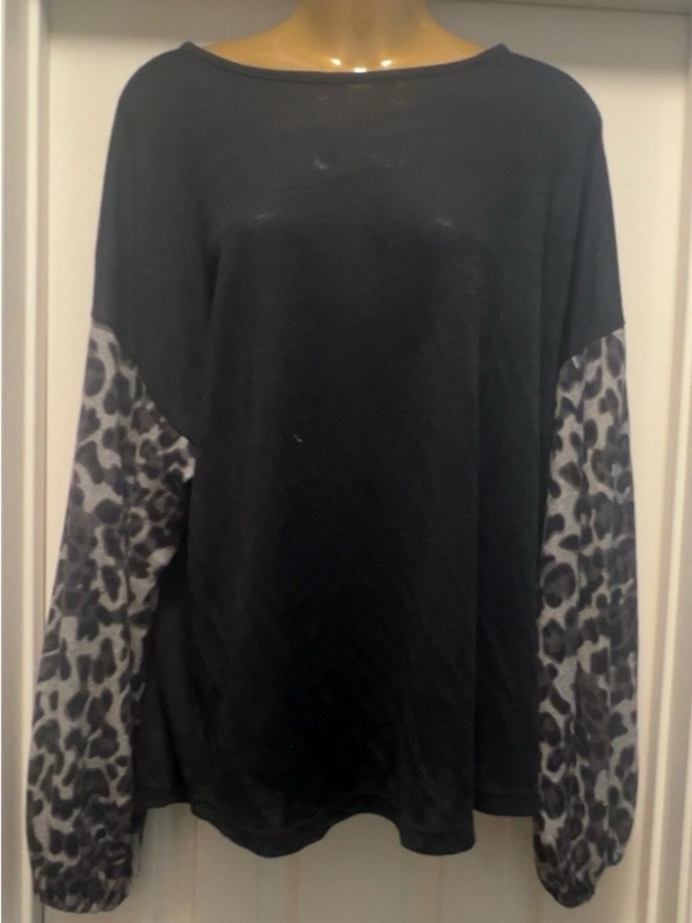 Black Pullover blouse with Grey Leopard Sleeve Accents (Bin 2-72)